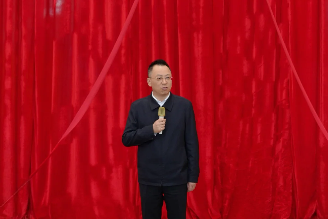 成都市温江区政府党组成员李振华